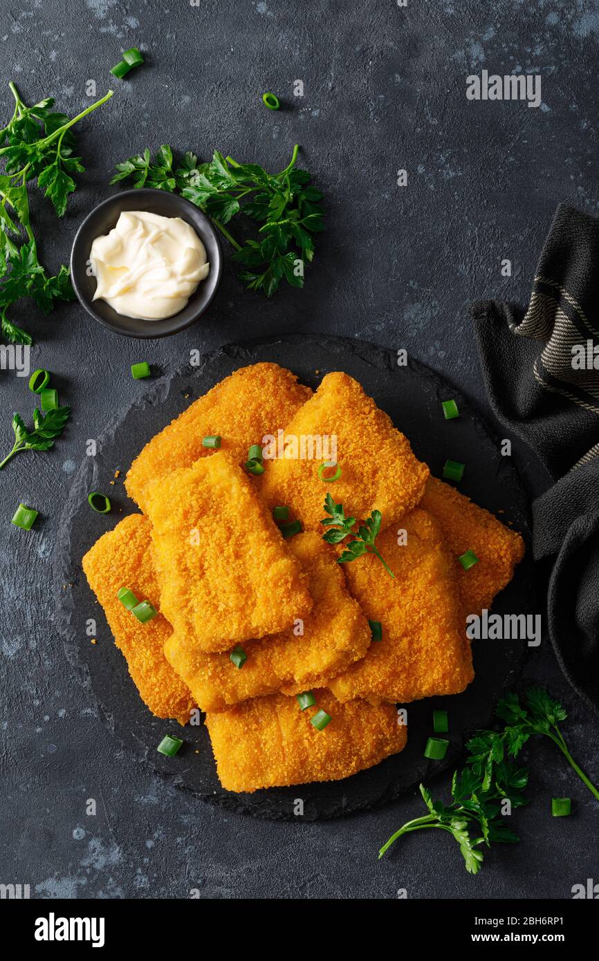 Pepite di pesce e salsa, fast food Foto Stock
