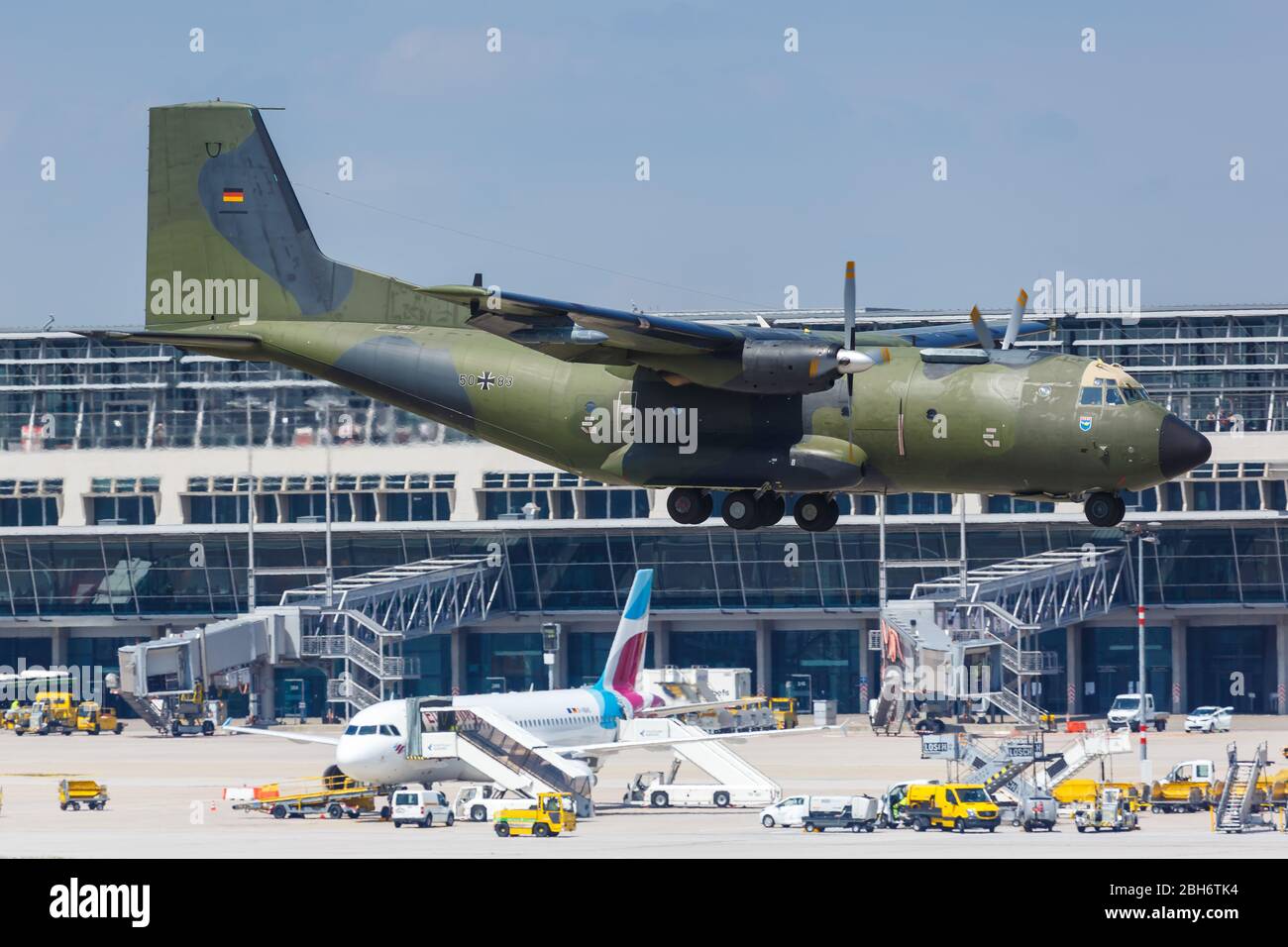 Stoccarda, Germania – 23 maggio 2019: Aereo Bundeswehr Transalall all'aeroporto di Stoccarda (Str) in Germania. Foto Stock