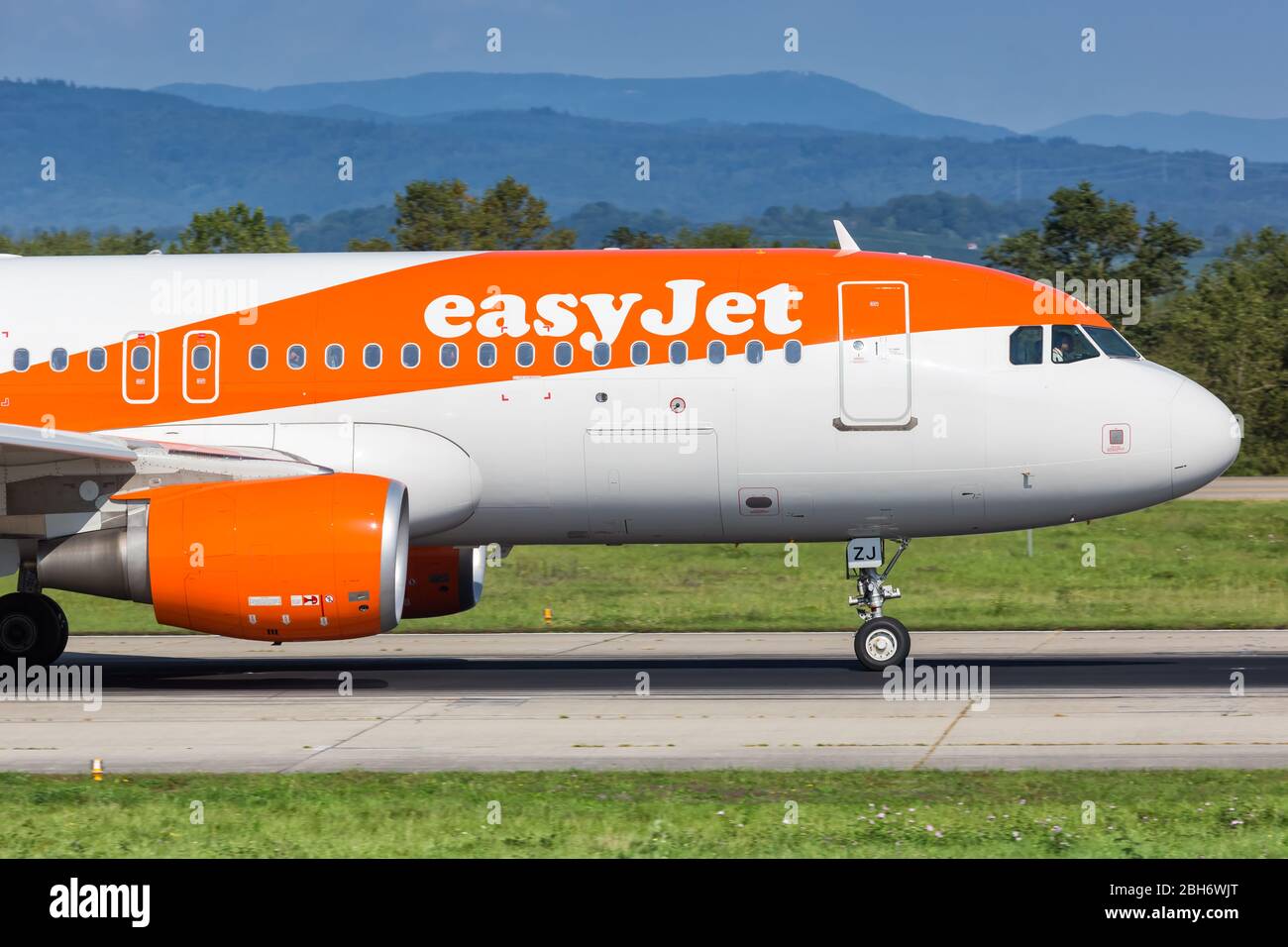 Mulhouse, Francia – 31 agosto 2019: Aeroplano easyJet Airbus A320 all'aeroporto di Basilea Mulhouse (EAP) in Francia. Foto Stock