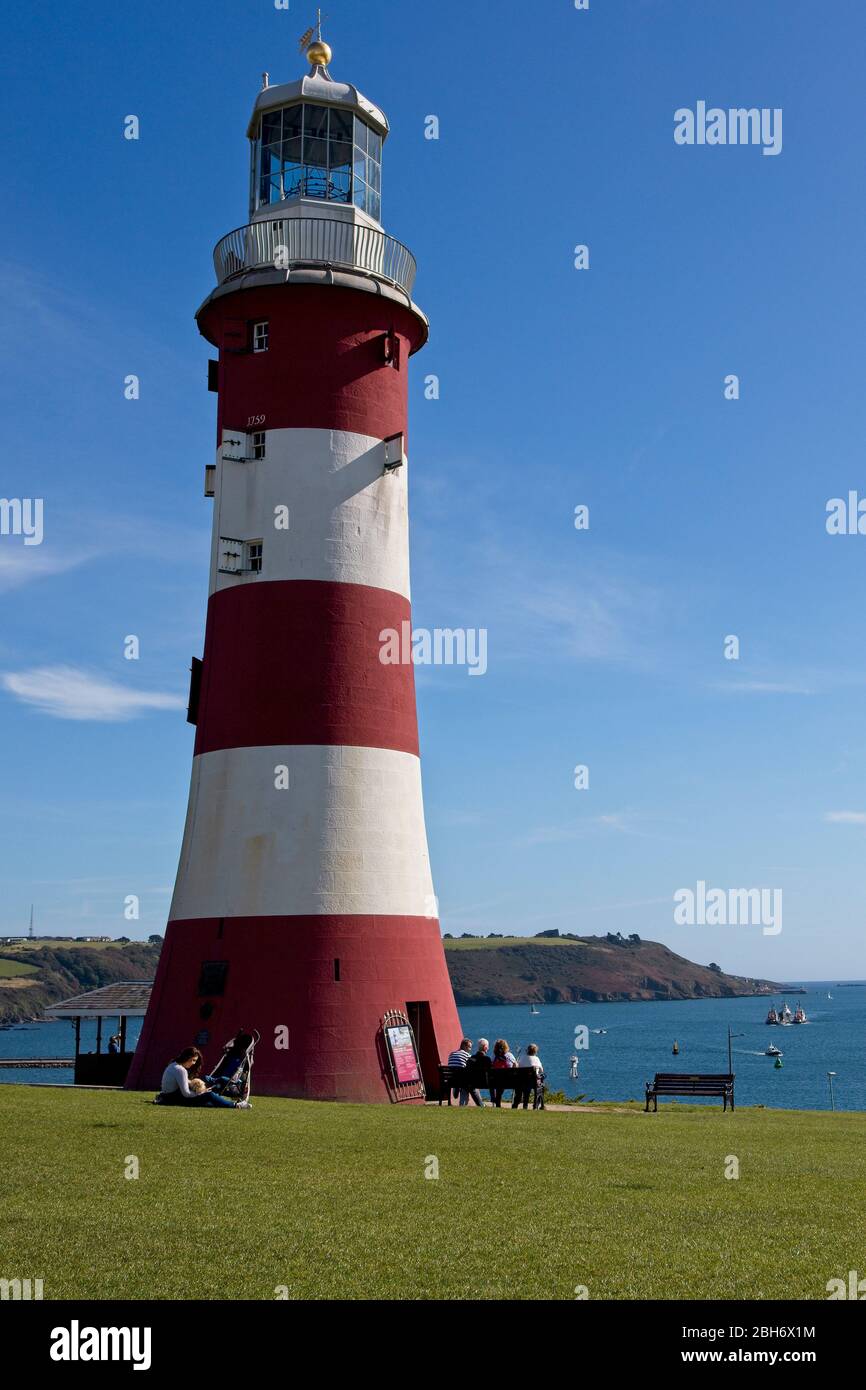 Smeaton's Tower, il faro di Eddystone del XVIII secolo ricostruito su Hoe Park, Plymouth, Devon, Inghilterra, Regno Unito. Foto Stock