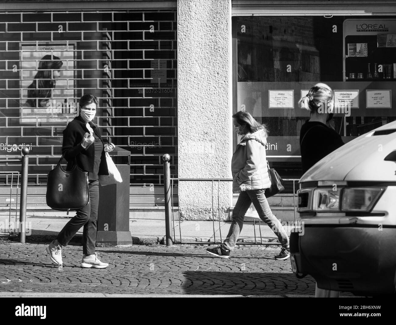 Cremona, Lombardia, Italia - 24 Aprile 20 2020 - vita quotidiana della città durante il blocco della città di coronavirus Foto Stock