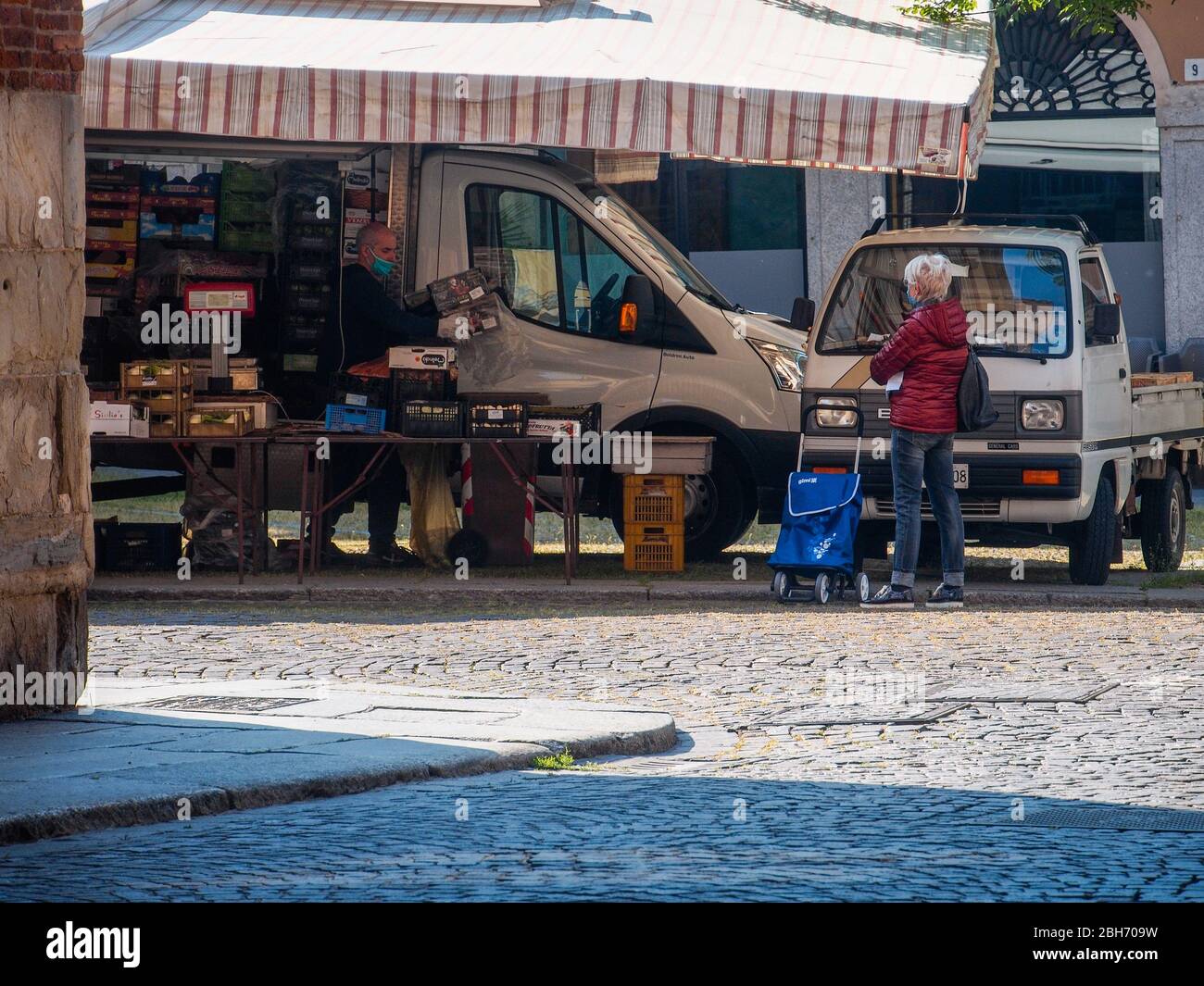 Cremona, Lombardia, Italia - 24 Aprile 20 2020 - vita quotidiana della città durante il blocco della città di coronavirus Foto Stock