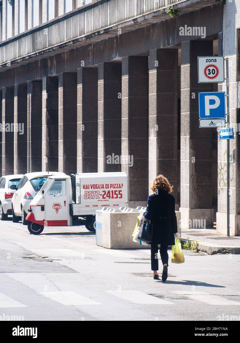 Cremona, Lombardia, Italia - 24 Aprile 20 2020 - vita quotidiana della città durante il blocco della città di coronavirus Foto Stock