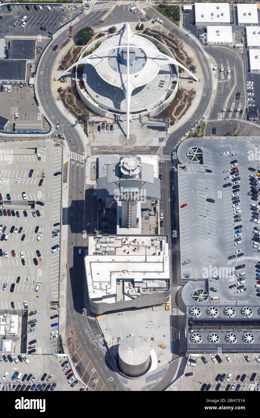 Los Angeles, California – 14 aprile 2019: Foto aeree della Torre e del Palazzo a tema all'Aeroporto Internazionale di Los Angeles (LAX) in California. Foto Stock