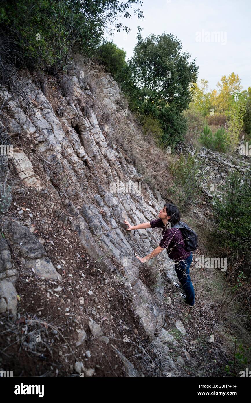 Volcà de Can Guilana, (columnes basàltiques en una disjunció hexque perfeta), Sant Julià de Ramis/Sarrià de Ter, Gironès, Catalunya Foto Stock