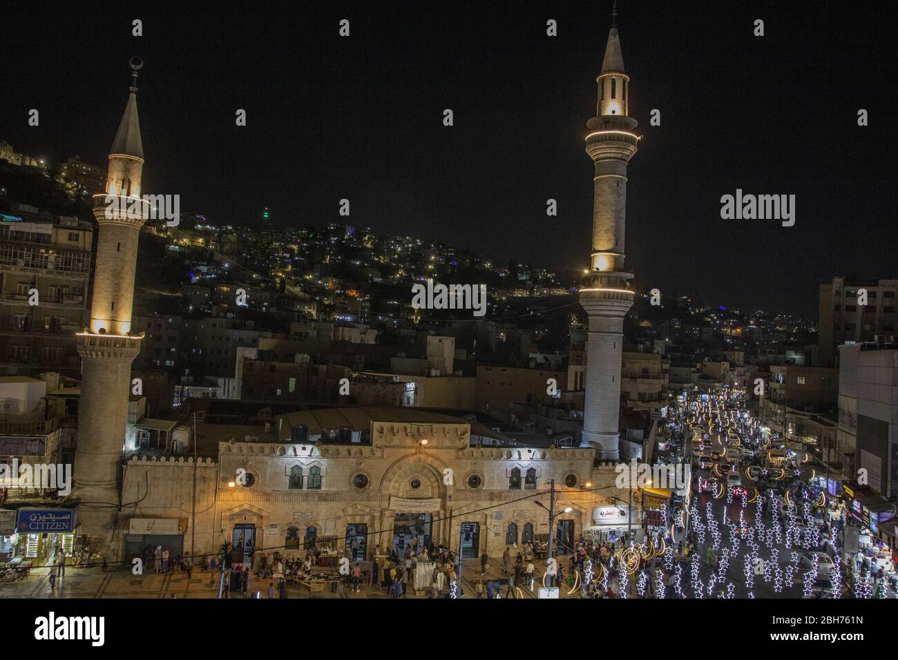 Una bella varietà di decorazione Ramadan in Amman affollato Foto Stock