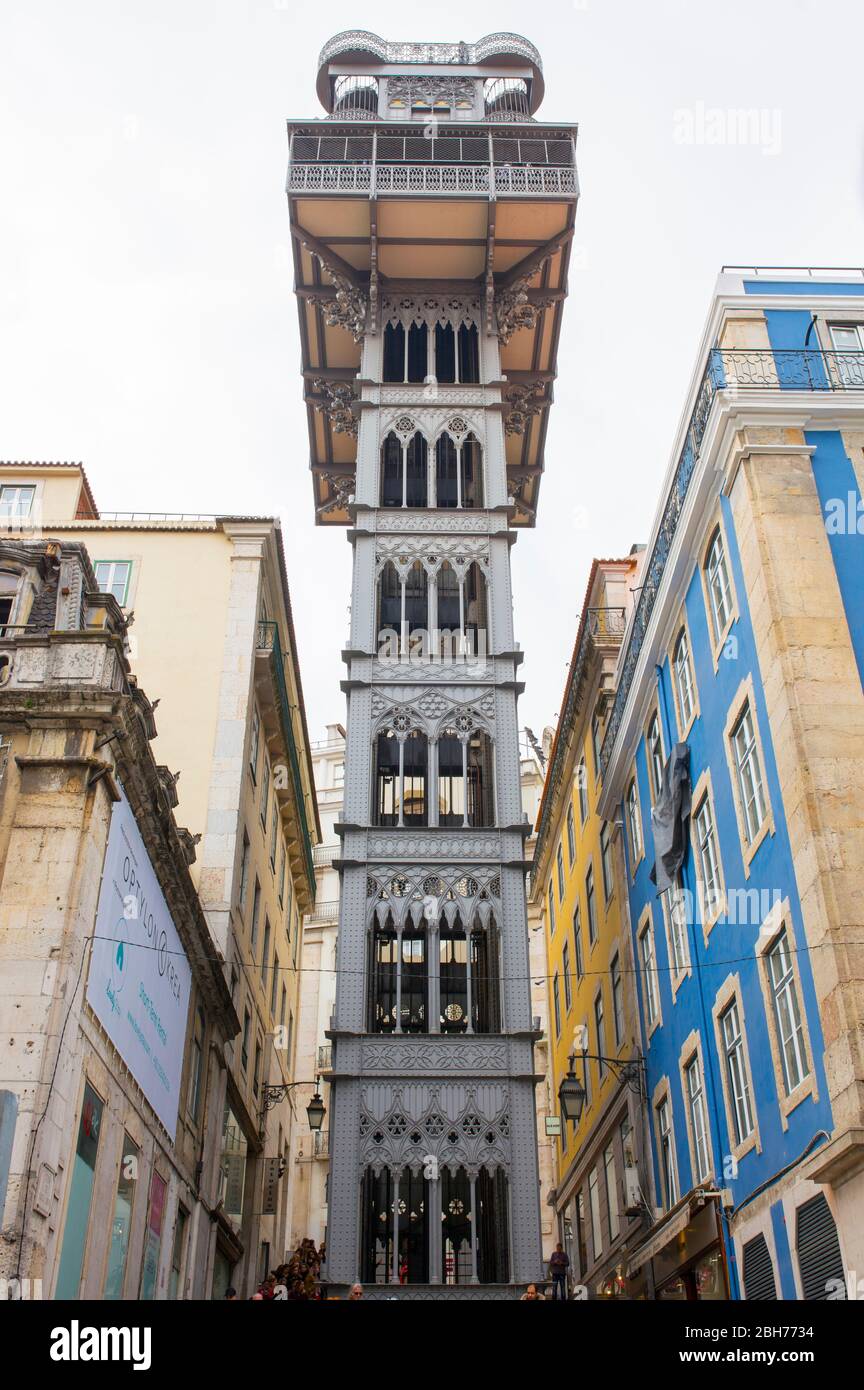 Lisbona, Portogallo - 10 febbraio 2020: Ascensore Santa Justa. L'ascensore collega Baixa Pombalina e Chiado Foto Stock