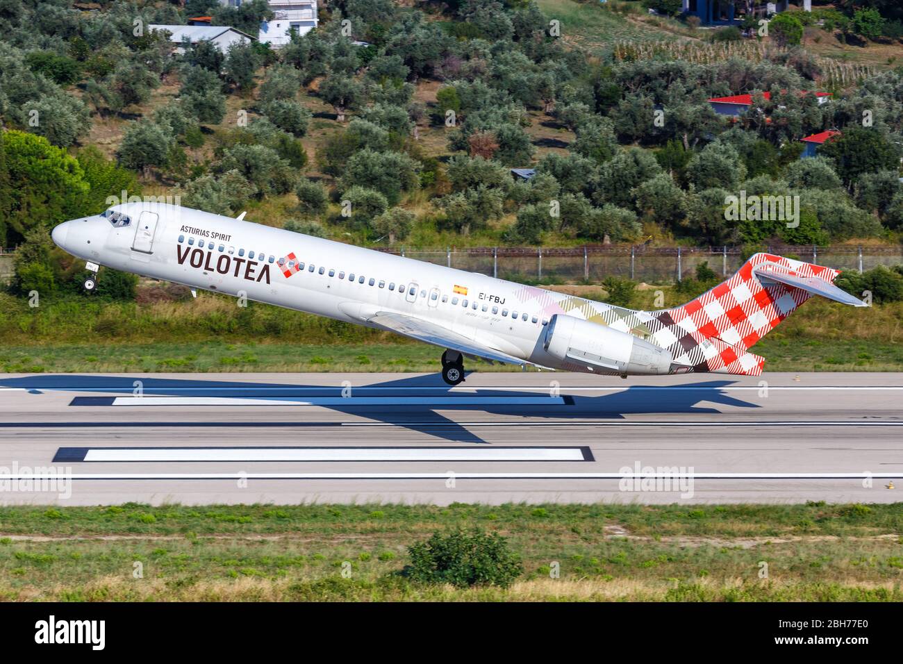 Skiathos, Grecia – 31 luglio 2019: Volotea Boeing 717 aereo all'aeroporto di Skiathos (JSI) in Grecia. Foto Stock