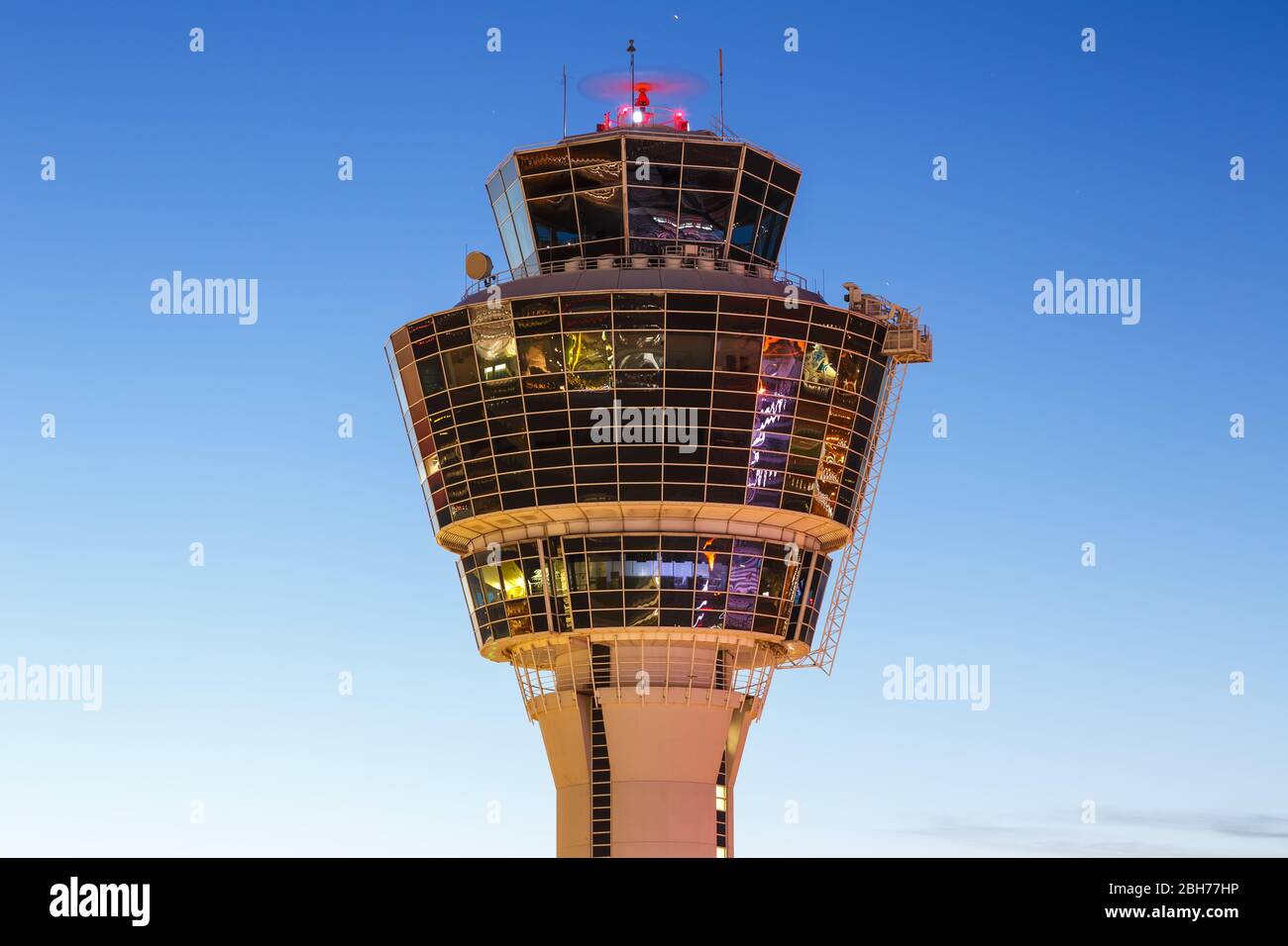 Monaco di Baviera, Germania – 26 ottobre 2019: Torre all'aeroporto di Monaco (MUC) in Germania. Foto Stock