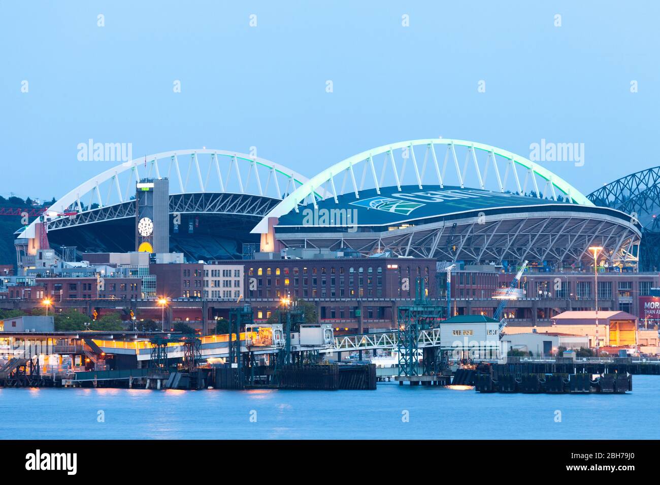 Seattle, Washington state, Stati Uniti - CenturyLink Field Sports Stadium nel quartiere Pioneer Square. Foto Stock