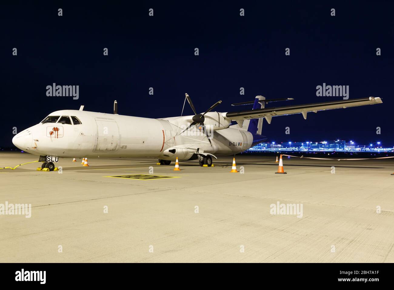 Stoccarda, Germania – 6 dicembre 2019: Aereo ATR 72-200F ASL Airlines all'aeroporto di Stoccarda (Str) in Germania. Foto Stock