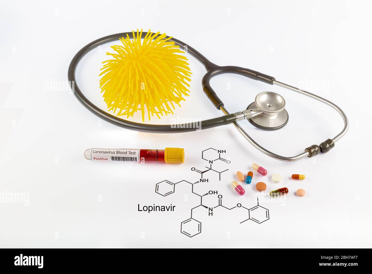 Molecola di lopinavir. È un inibitore della proteasi antiretrovirale, usato in con ritonavir nella terapia dell'infezione da HIV da virus dell'immunodeficienza umana e A. Foto Stock