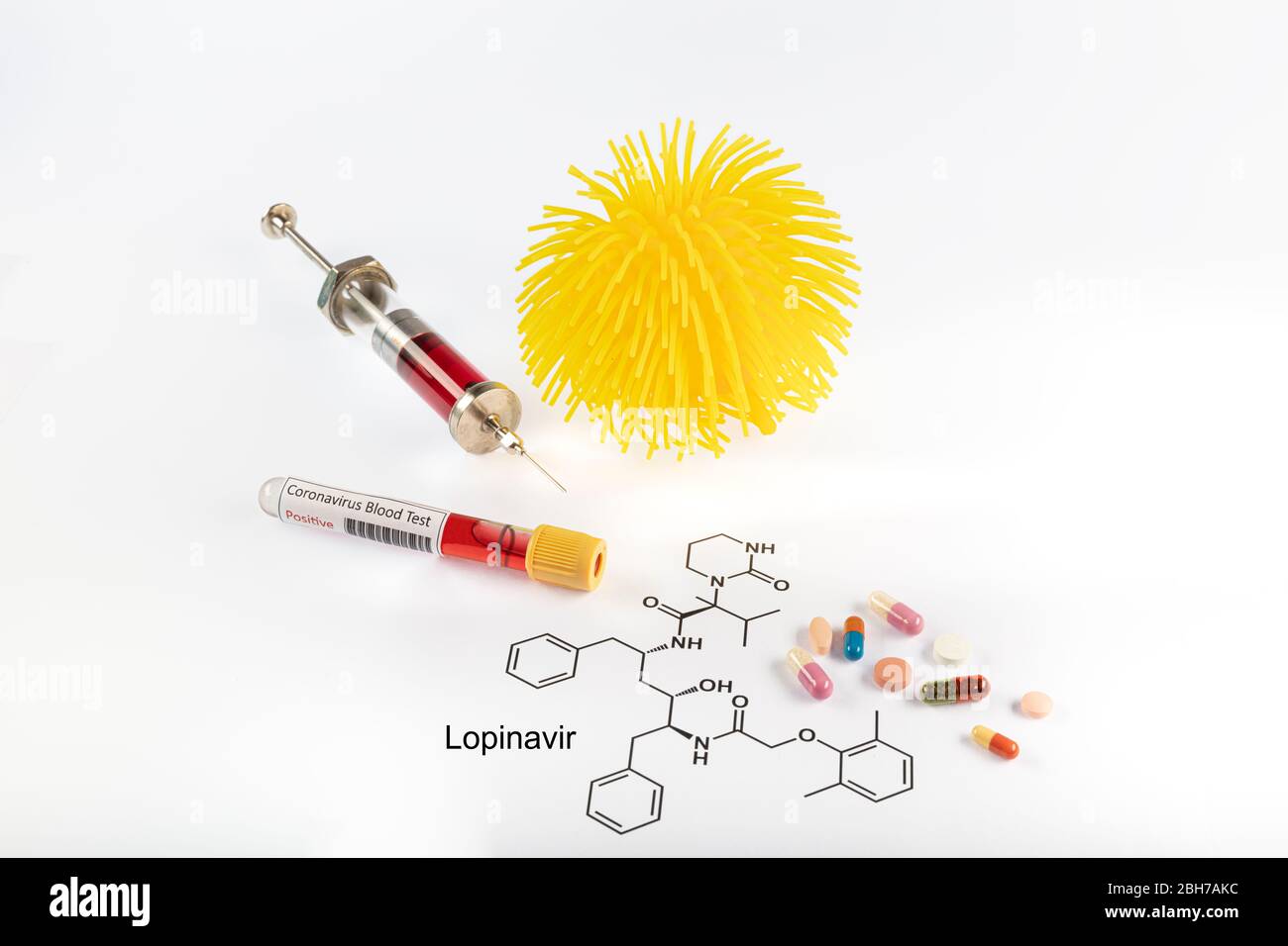 Molecola di lopinavir. È un inibitore della proteasi antiretrovirale, usato in con ritonavir nella terapia dell'infezione da HIV da virus dell'immunodeficienza umana e A. Foto Stock