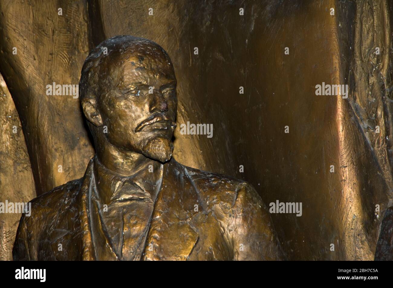 Museo storico di Stato (ex museo Lenin), Lenin durante un incontro tra i bolscevichi e i menscevichi, Piazza Ala-Too, Bishkek, Kyrgystan Mu Foto Stock