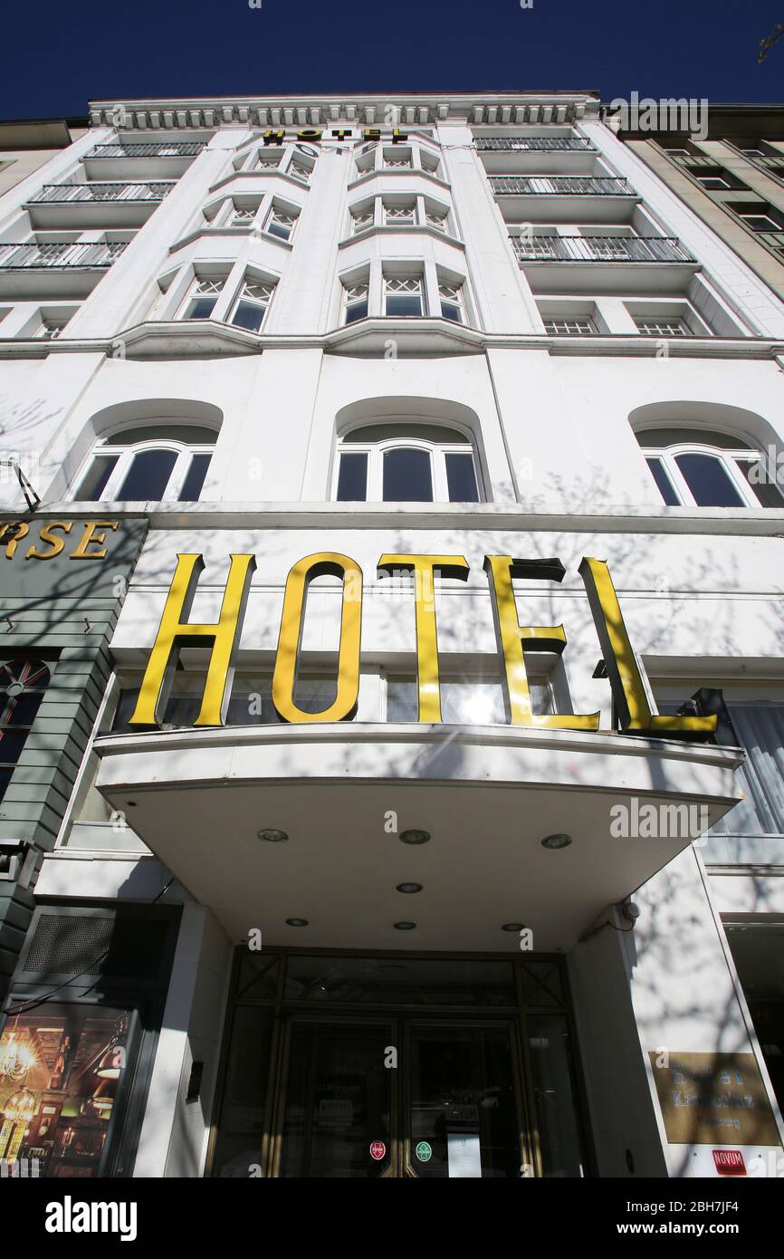 Amburgo, Germania. 22 aprile 2020. L'hotel è visibile nel Novum Hotel Kronprinz Hamburg, nel centro della città. Gli hotel della città anseatica sono chiusi per le attività turistiche a causa della crisi di Corona. Credit: Bodo Marks/dpa/Alamy Live News Foto Stock