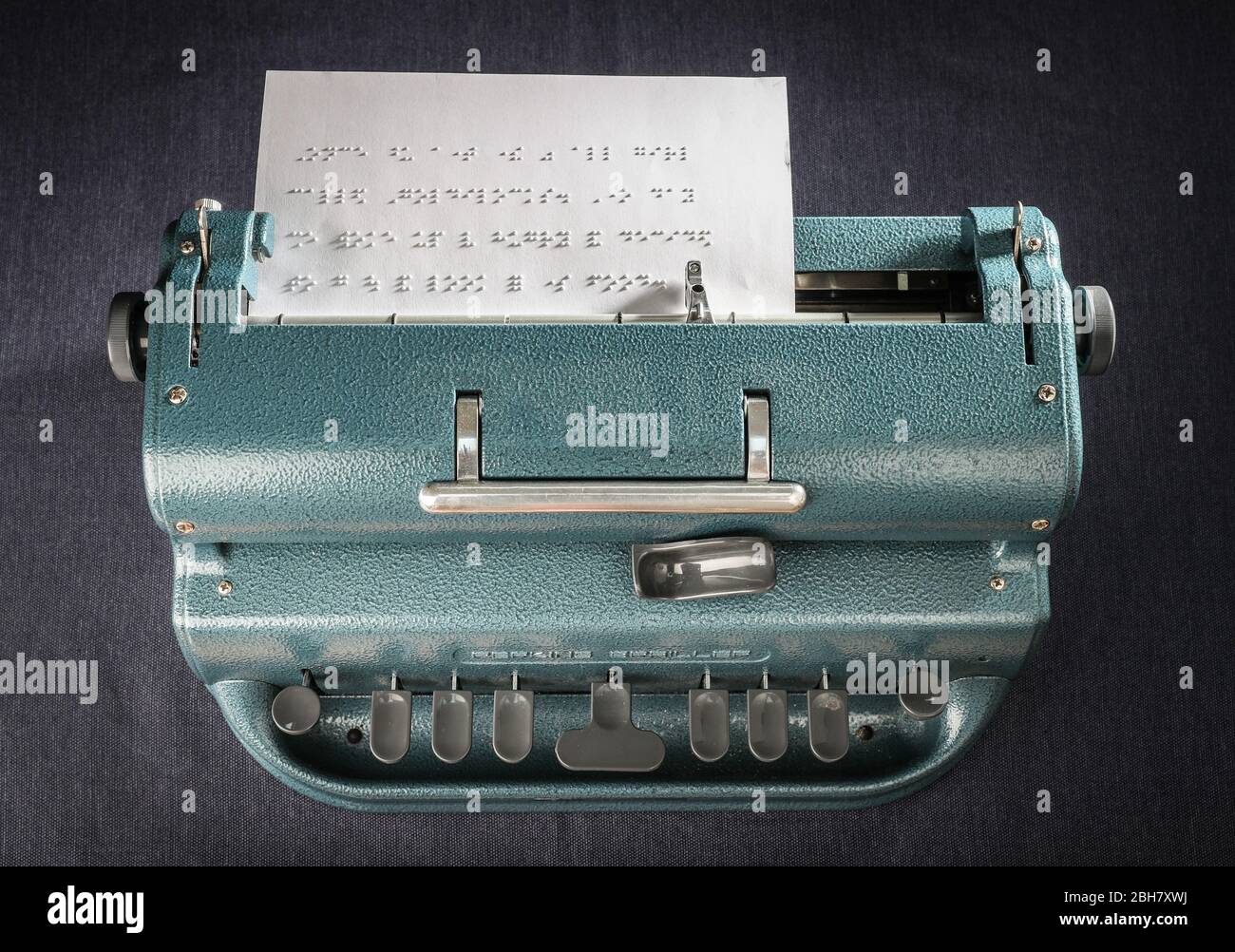 Una macchina da scrivere Braille Perkins Brailler. Foto Stock