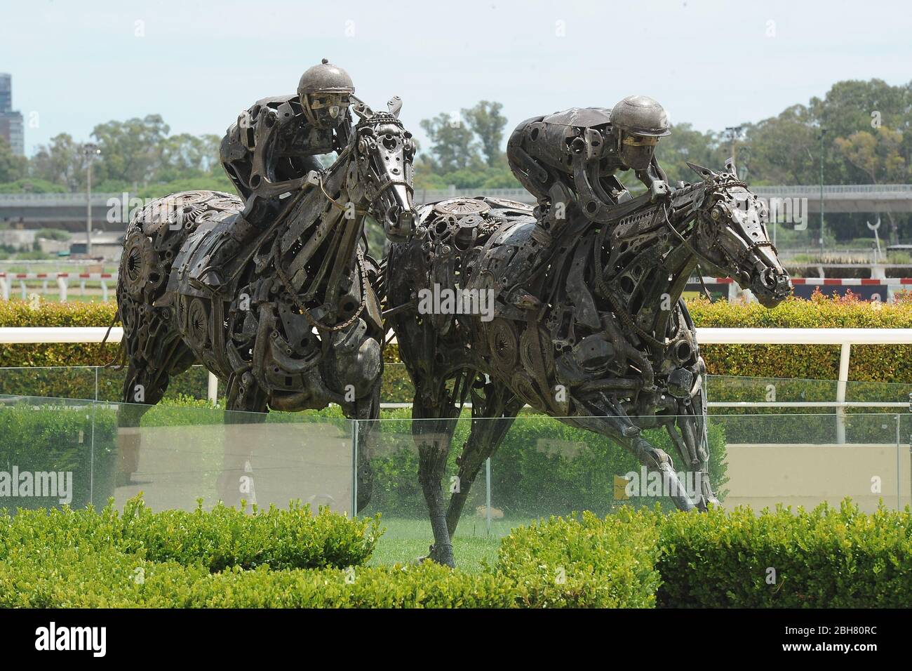 20.01.2020, Buenos Aires, Cordoba, Argentina - opera d'arte fatta di rottame metallico all'ippodromo. 00S200120D397CAROEX.JPG [VERSIONE MODELLO: NON APPLICAB Foto Stock