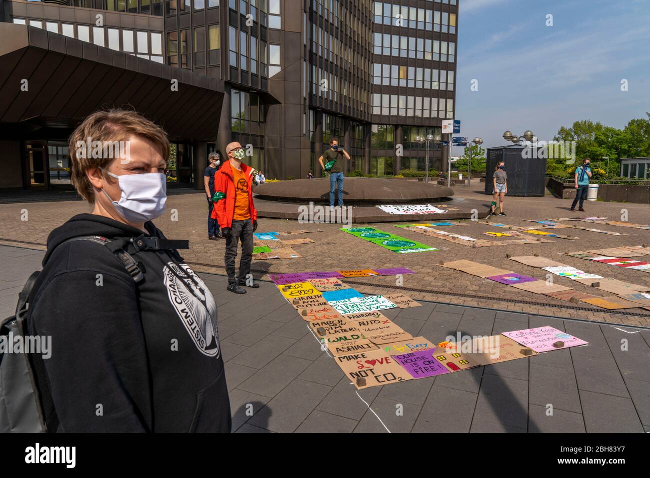 Venerdì per i futuri attivisti con l'azione, il vostro segno è in sciopero per voi, i segni di protesta raccolti saranno, presentato da alcuni membri FFF, di fronte o Foto Stock