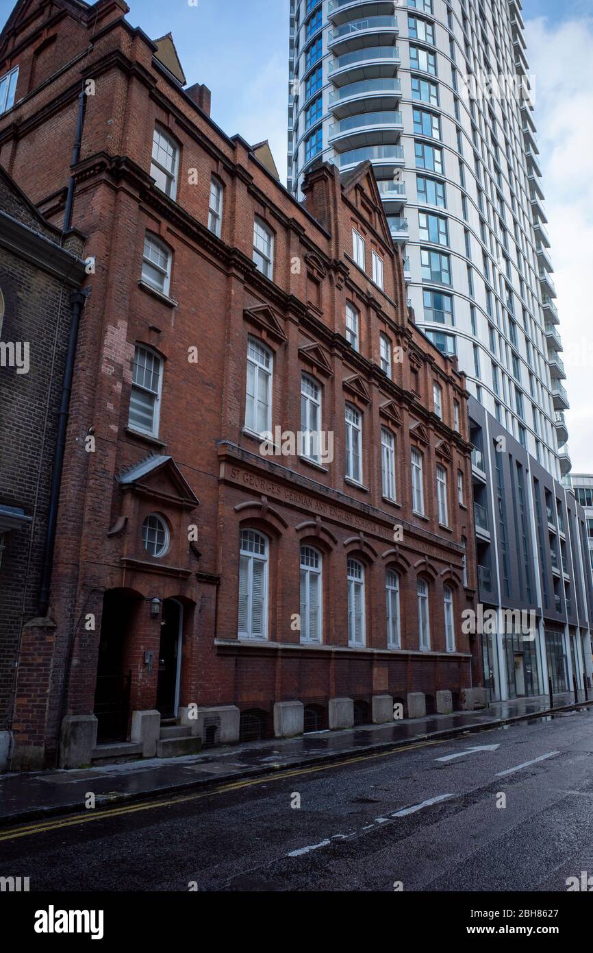 SCUOLE DI TEDESCO E INGLESE DI SAN GIORGIO, Grade II listed, Alie Street, Aldgate, Londra, fondata nel 1877 da e A Gruning per la Chiesa Luterana tedesca Foto Stock