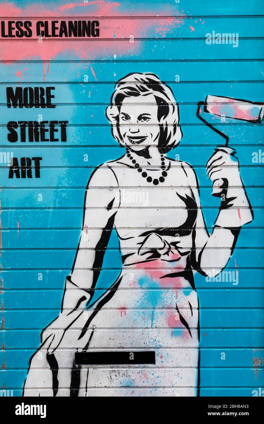Inghilterra, Londra, Shoreditch, Arte di strada raffigurante una donna di pulizia Foto Stock
