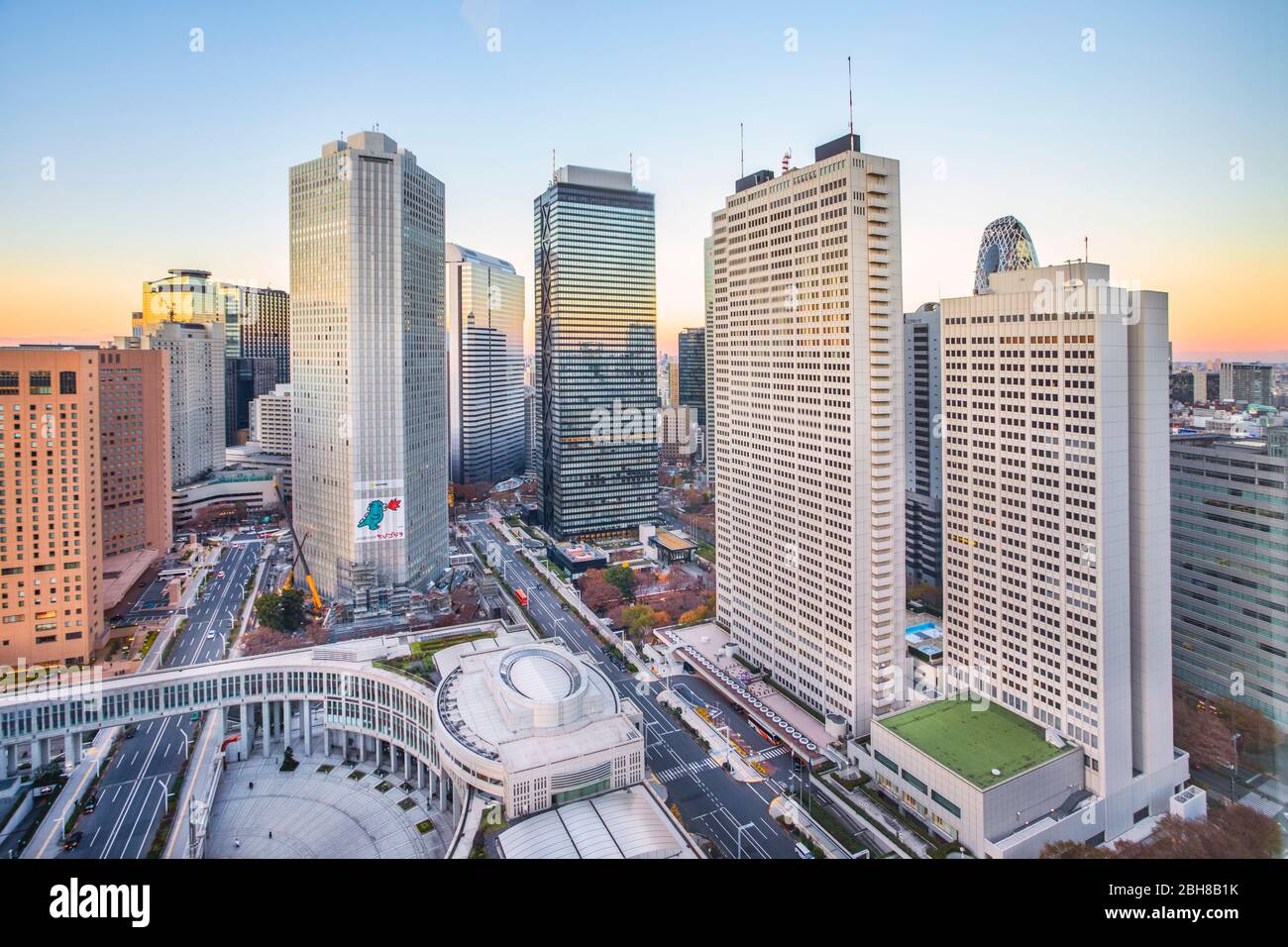 Giappone, Tokyo City, quartiere di Shinjuku, Stazione di Shinjuku lato ovest Foto Stock