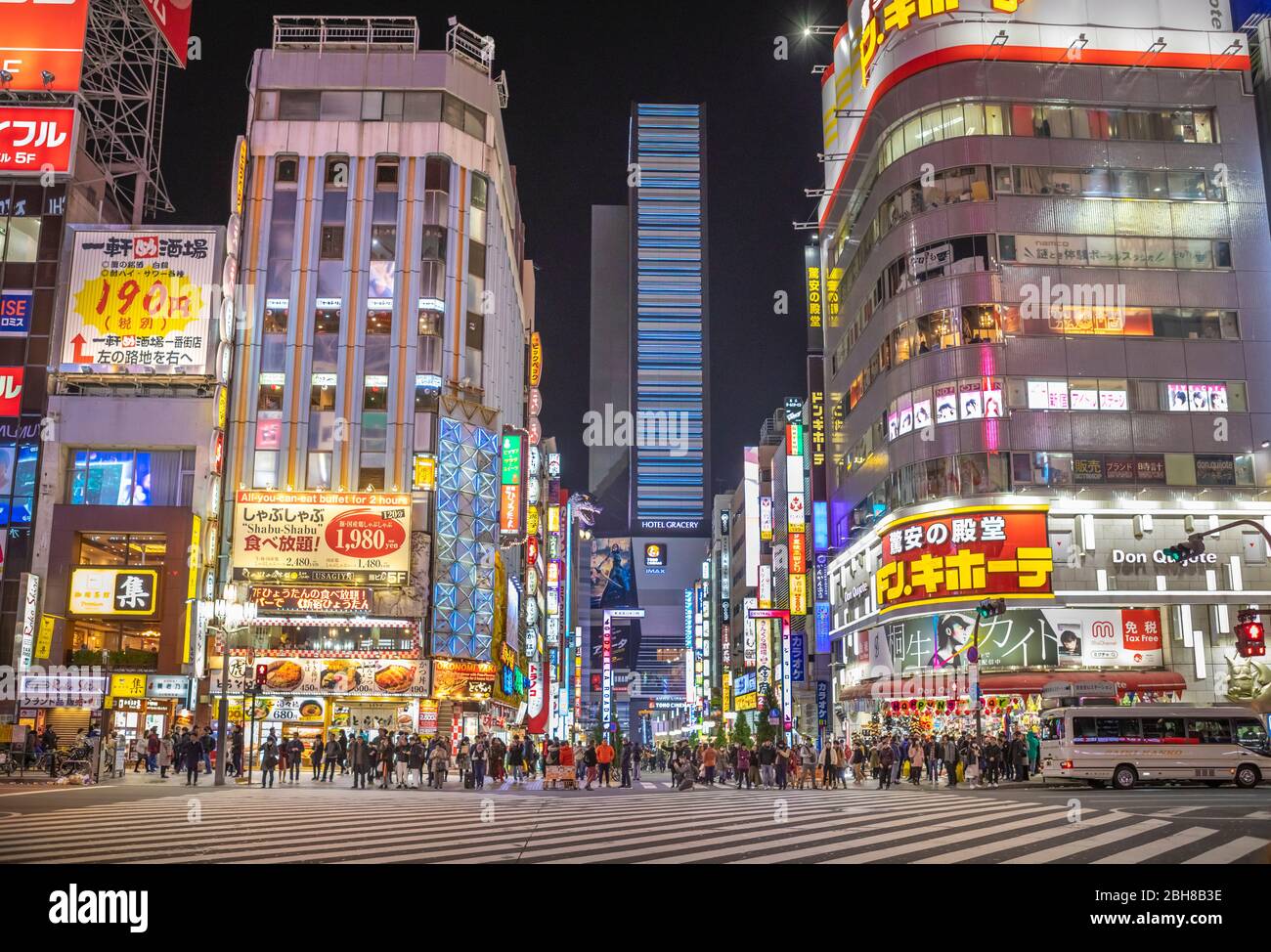 Giappone, Tokyo City, Shinjuku District, Kabukicho Area, Yasukuni Dori Avenue Foto Stock