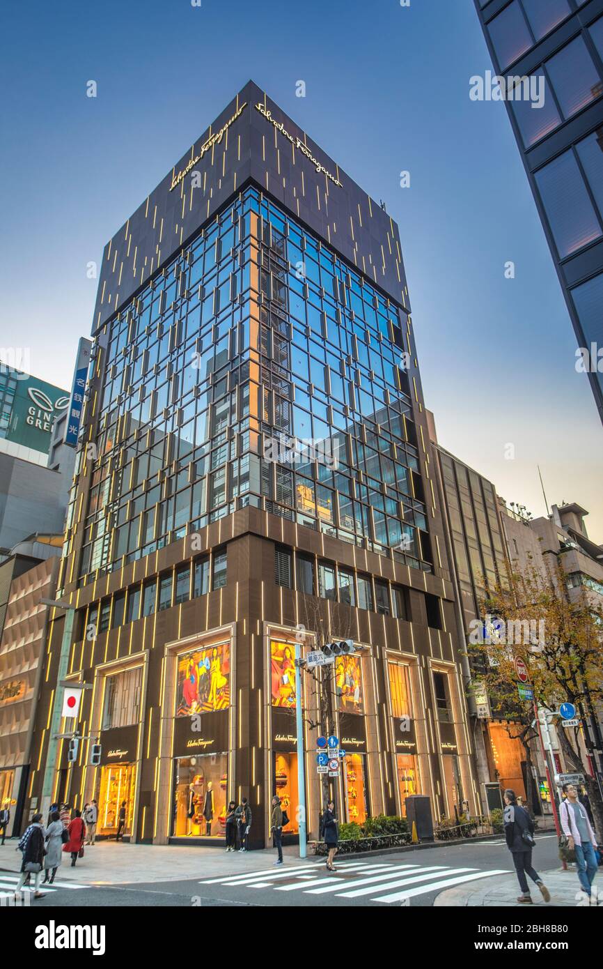 Giappone Tokyo City, il quartiere di Ginza, Chuo Avenue Foto Stock