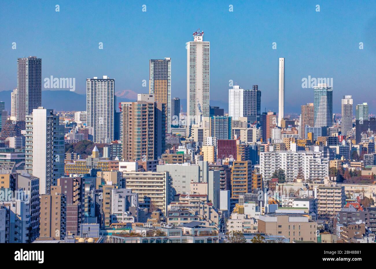 Giappone, Tokyo City, skyline del quartiere di Ikebukuro Foto Stock