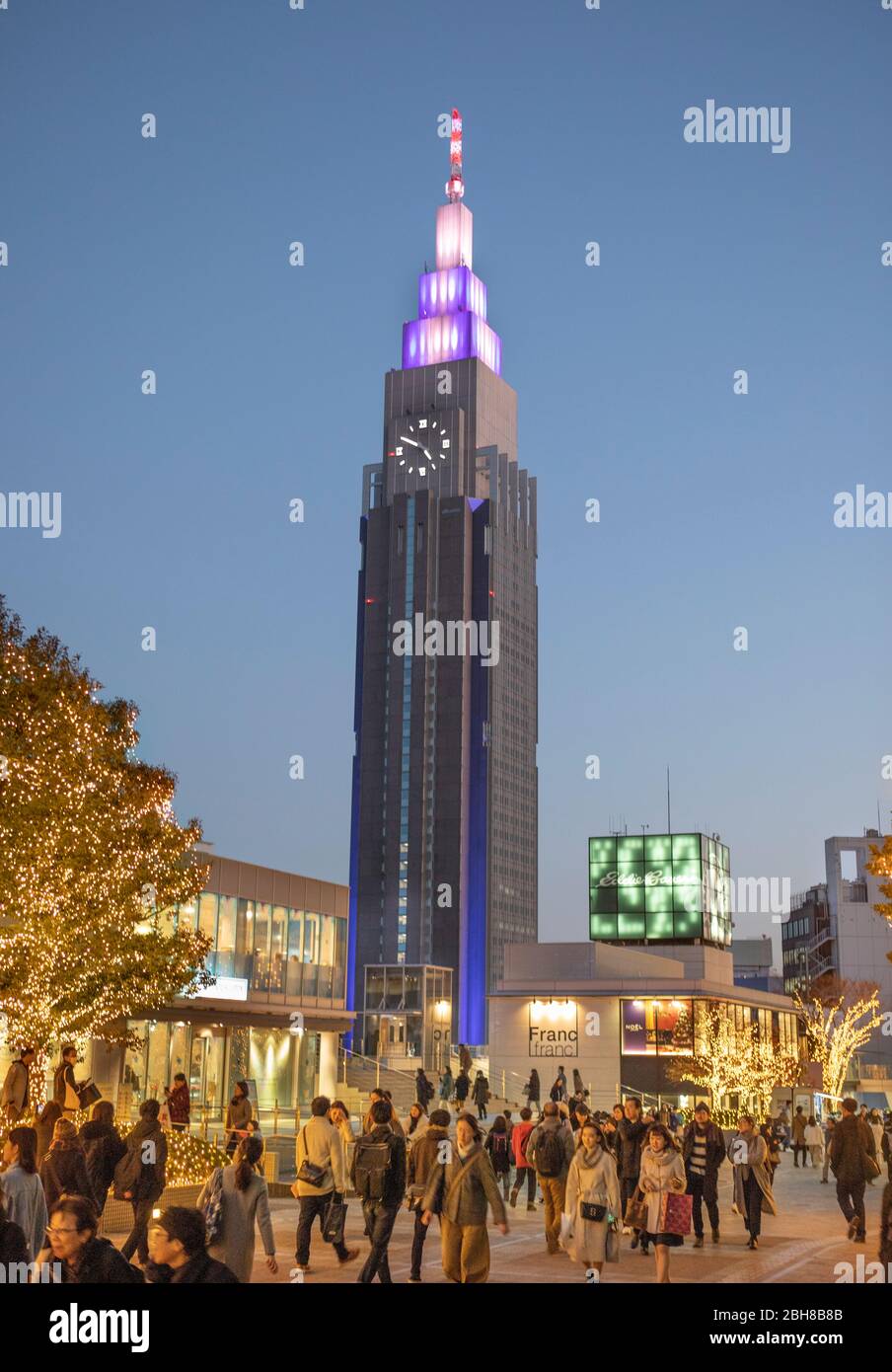 Giappone, Tokyo City, quartiere di Shinjuku, stazione di Shinjuku lato sud Foto Stock