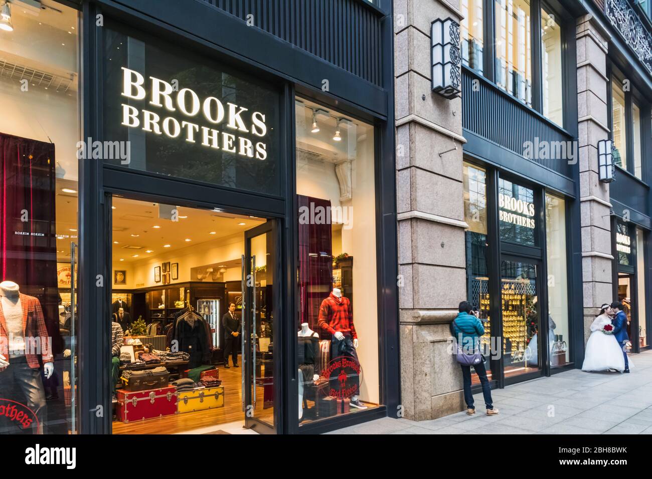 Giappone, Honshu, Tokyo, Marunouchi, Nakadori Street, Brooks Brothers negozio di abbigliamento Foto Stock
