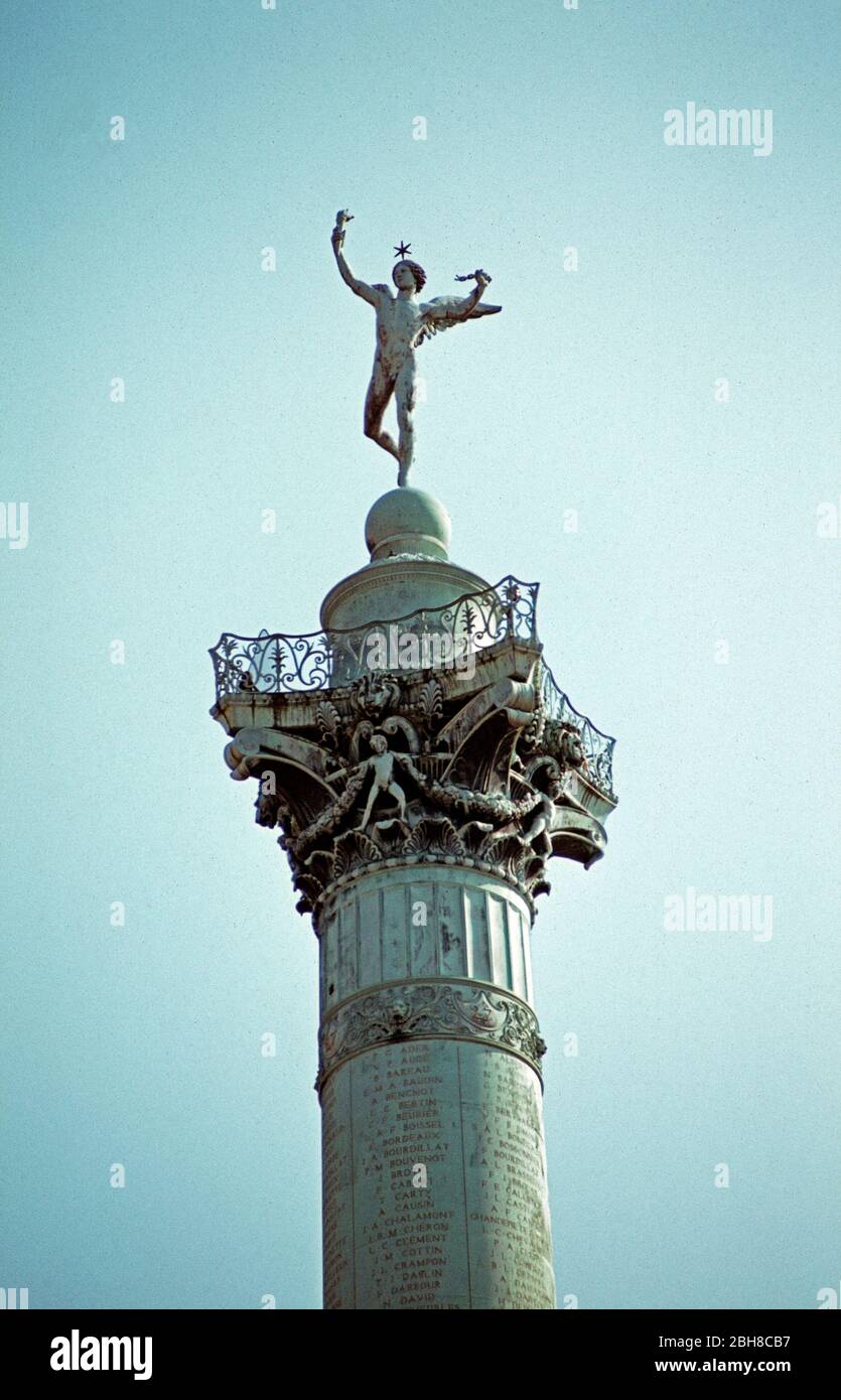 angel su una colonna, Place de la Bastille, 1983 ottobre, Parigi, Francia Foto Stock