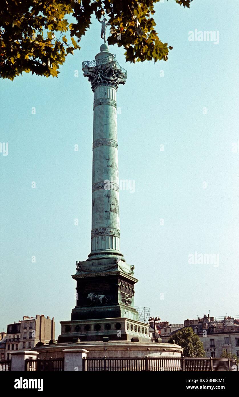 angel su una colonna, Place de la Bastille, 1983 ottobre, Parigi, Francia Foto Stock