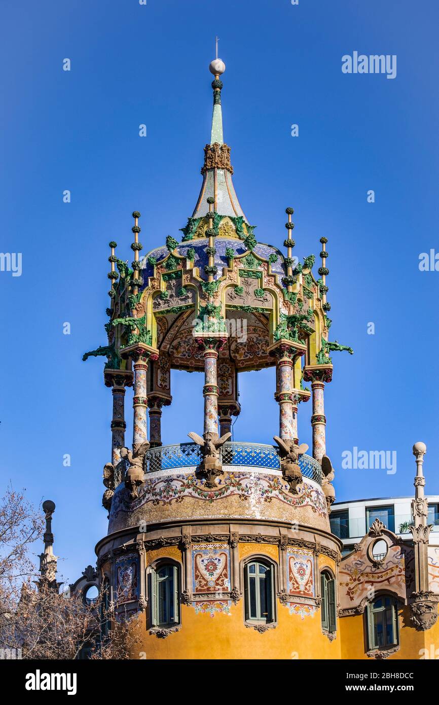 Barcellona, Viale Tibidabo, la rotonda, architettura modernista Foto Stock