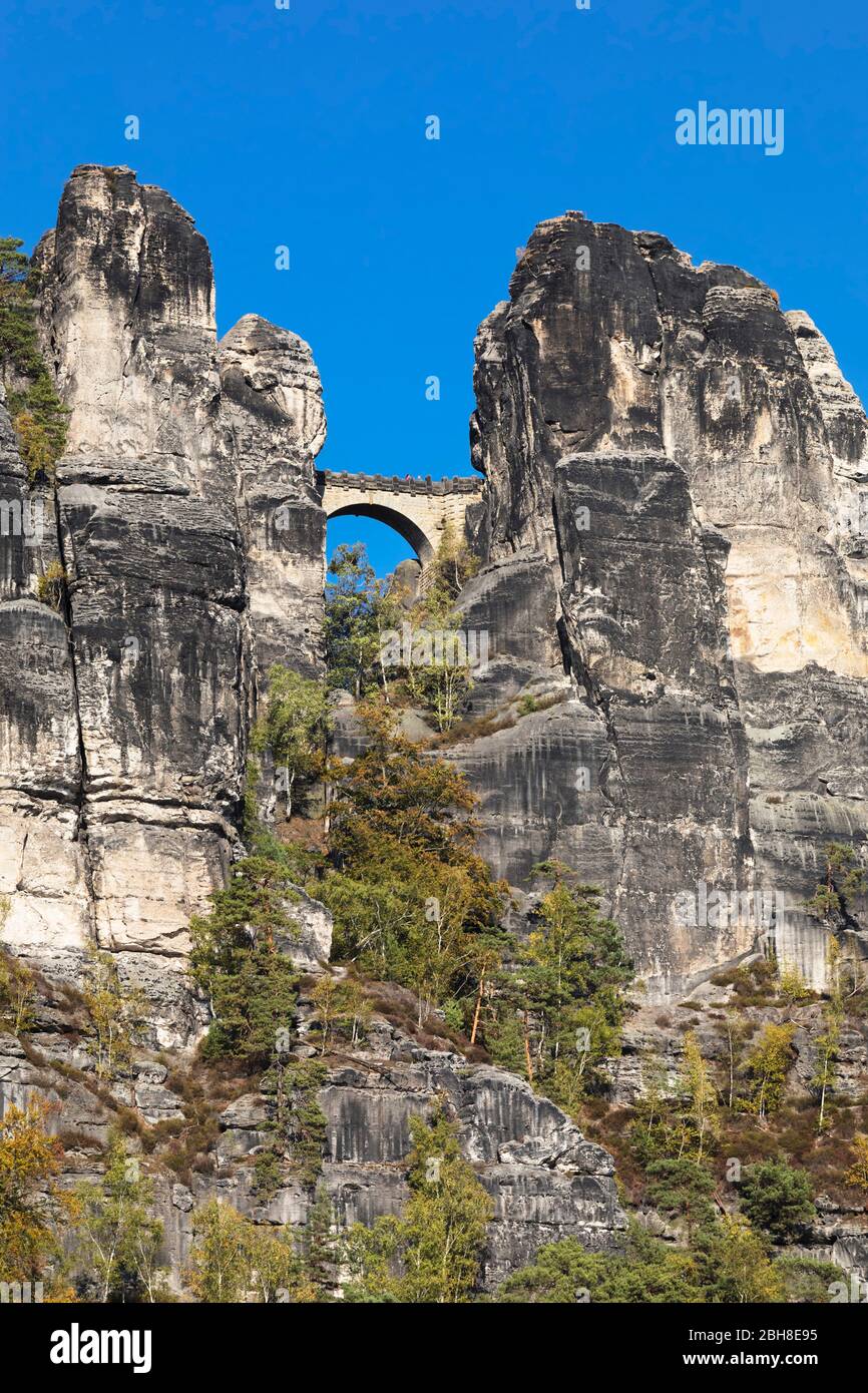 Basteibrücke, Bastei bei Rathen, montagne di arenaria dell'Elba, Parco Nazionale della Svizzera Sassonia, Sassonia, Germania Foto Stock