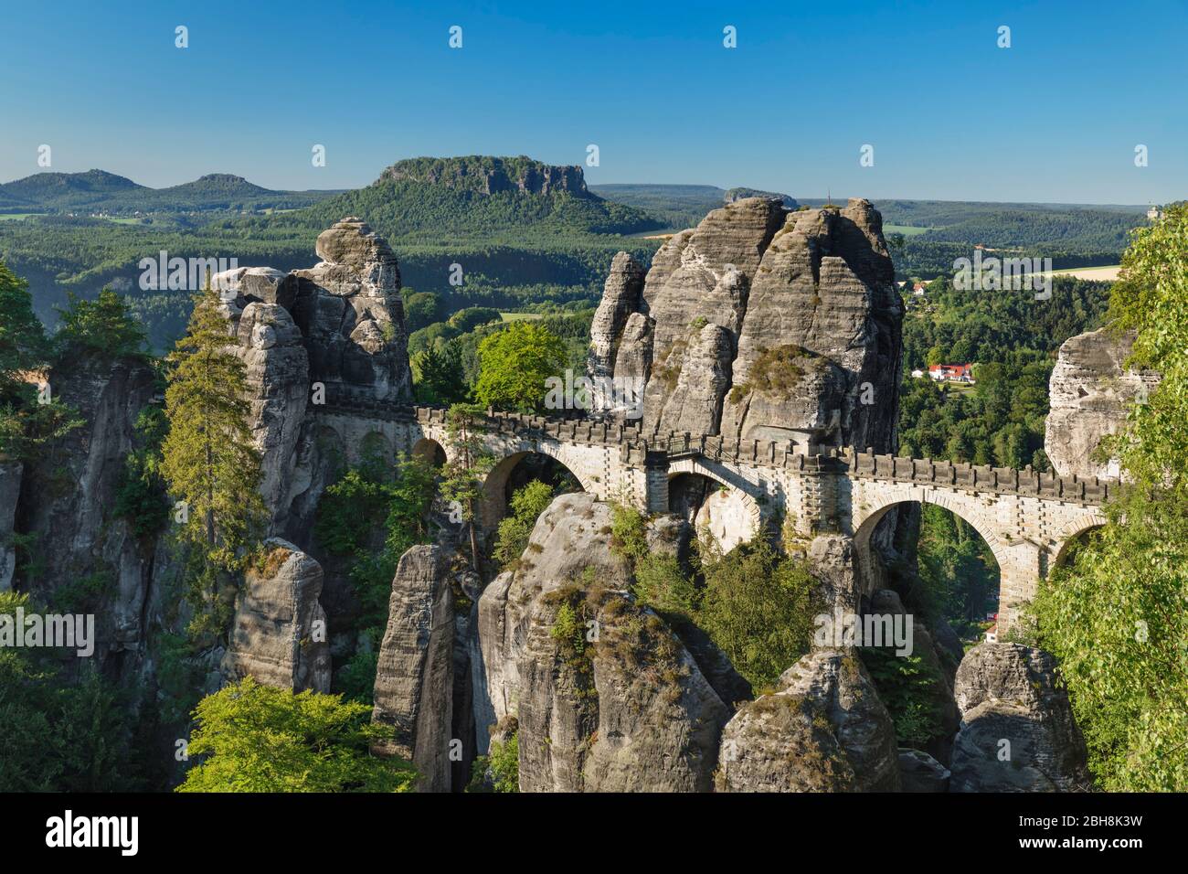 Basteibrücke, Bastei bei Rathen, Elbsandsteingebirge, Nationalpark Sächsische Schweiz, Sachsen, Deutschland Foto Stock