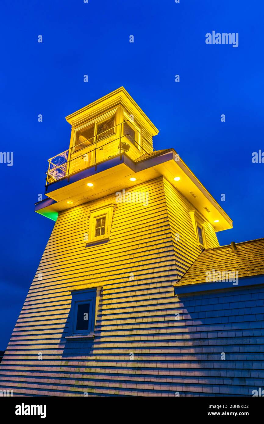 Canada, Nova Scotia, Liverpool, Fort Point Lighthouse, alba Foto Stock