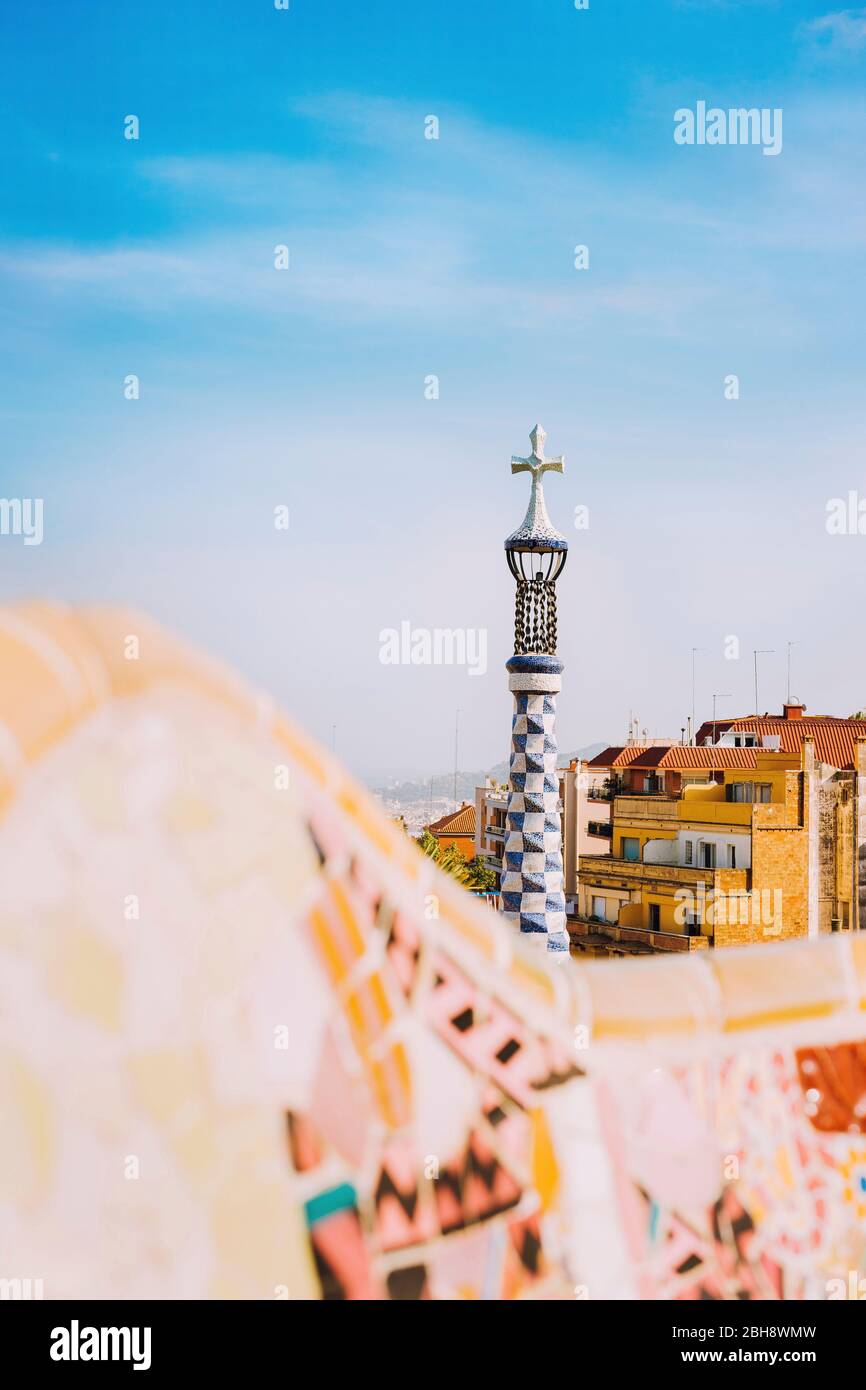 Park Guel Barcellona, Spagna. Famoso esempio di architettura a mosaico unica edificio. La maggior parte della località turistica. Foto Stock