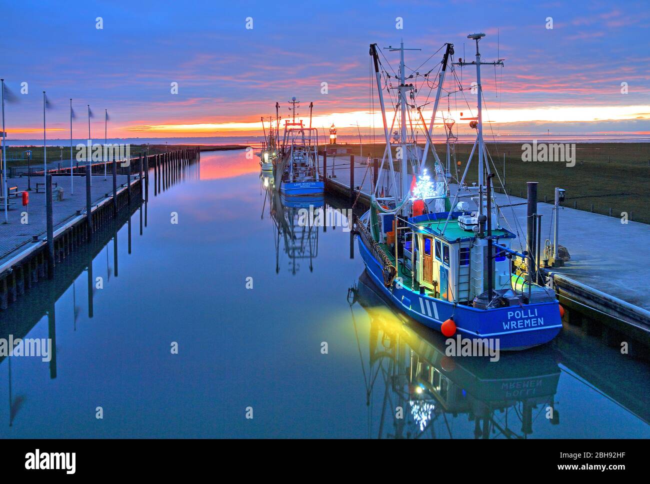 Kutterhafen sul Mare di Wadden con taglierine di gamberi, Wremen, località del Mare del Nord, Land Wursten, estuario del Weser, costa del Mare del Nord, bassa Sassonia, Germania del Nord, Germania Foto Stock