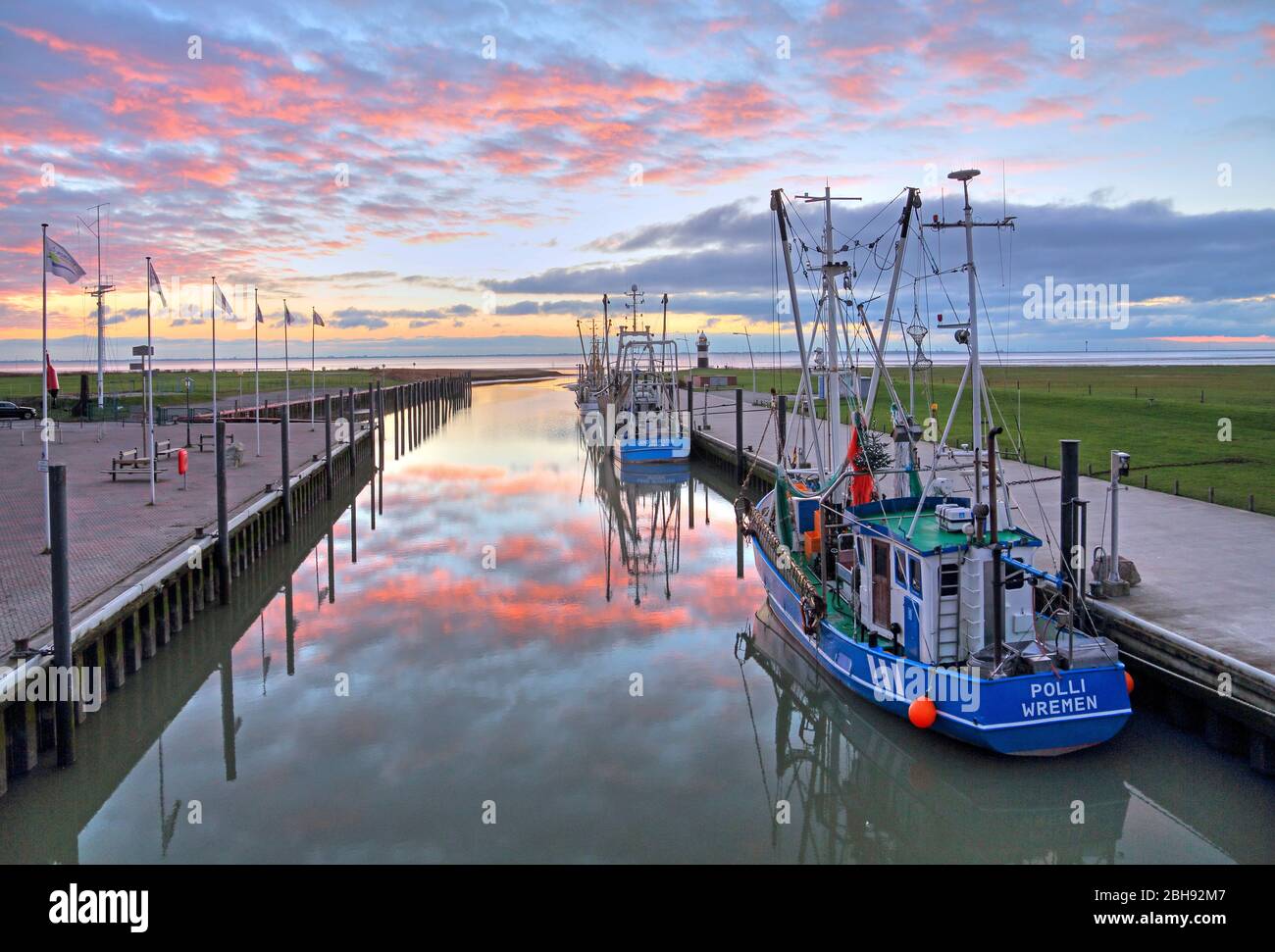 Kutterhafen sul Mare di Wadden con taglierine di gamberi, Wremen, località del Mare del Nord, Land Wursten, estuario del Weser, costa del Mare del Nord, bassa Sassonia, Germania del Nord, Germania Foto Stock