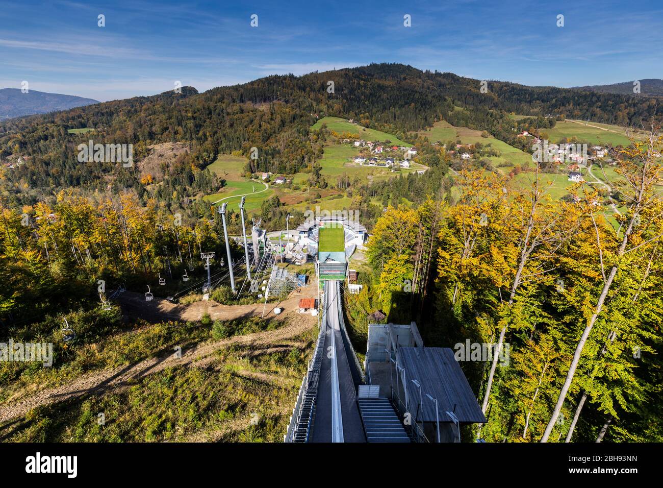 Europa, Polonia, Voivodato della Slesia, collina di salto di sci di Wisla - Malinka Foto Stock