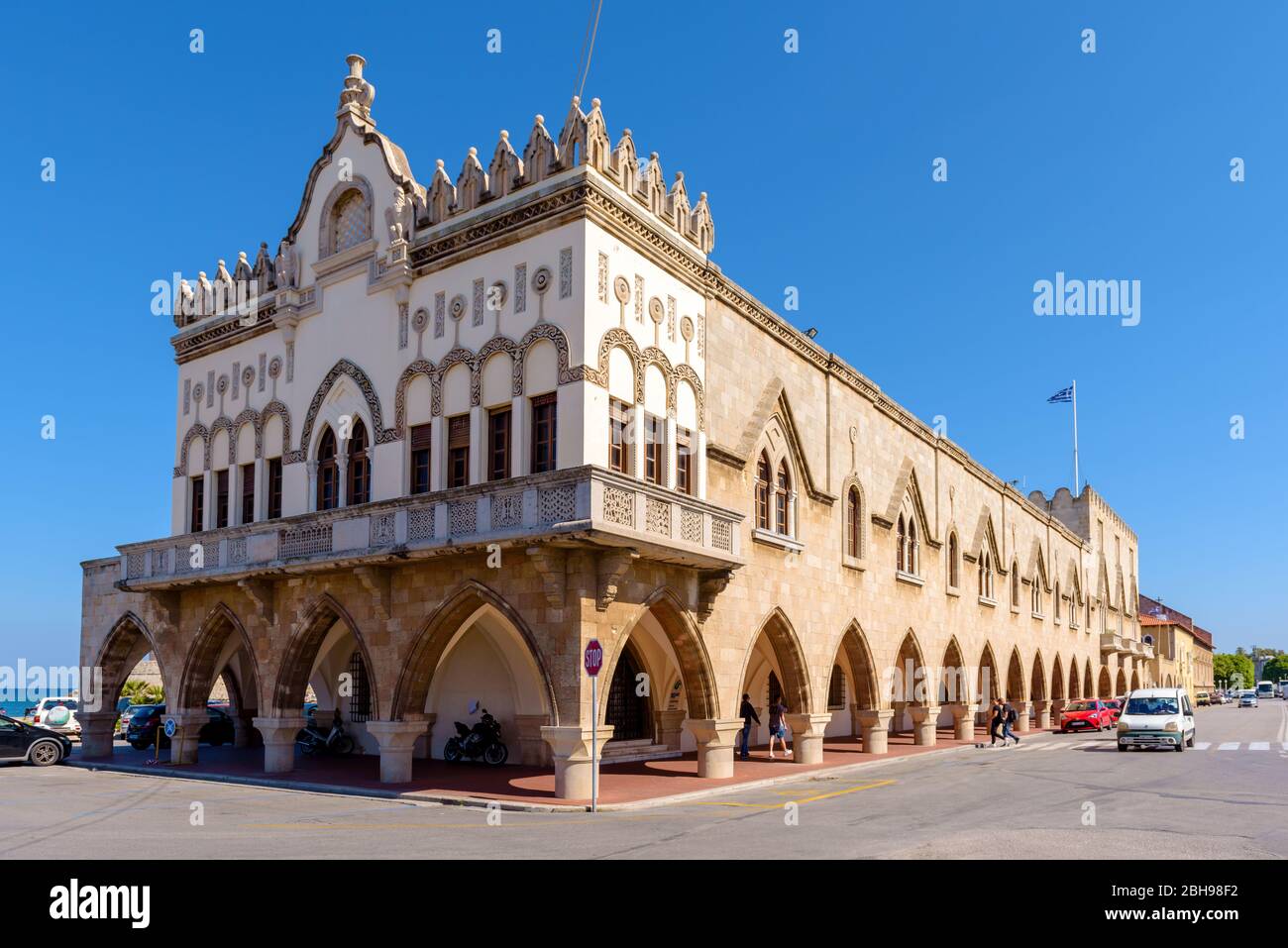 Il Palazzo del Governatore, l'edificio del periodo italiano che ospita la Prefettura del Dodecanese nella città di Rodi. Foto Stock