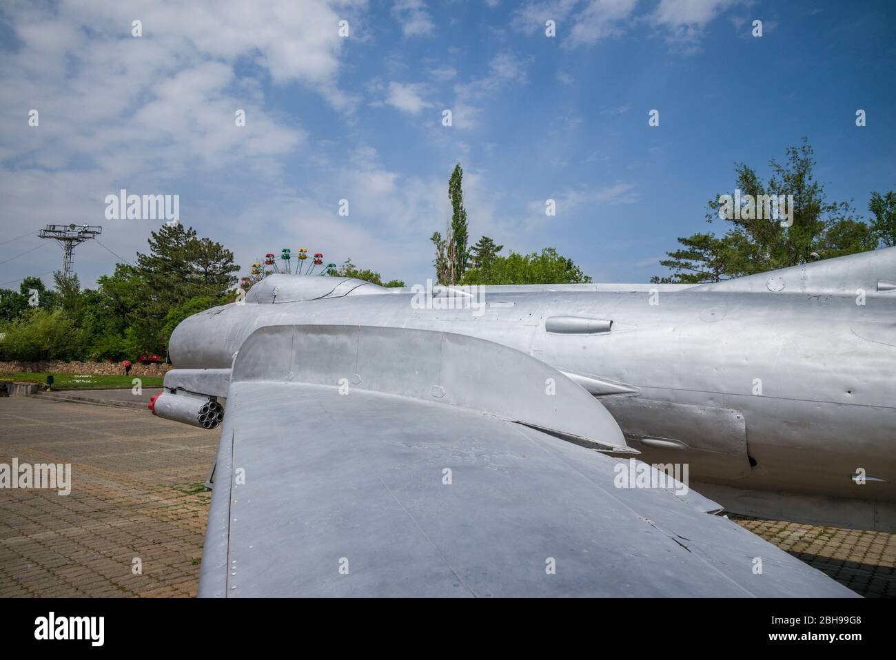 Armenia, Yerevan, dell era sovietica Madre Armenia Park e dell era sovietica Mig-17 jet da combattimento Foto Stock