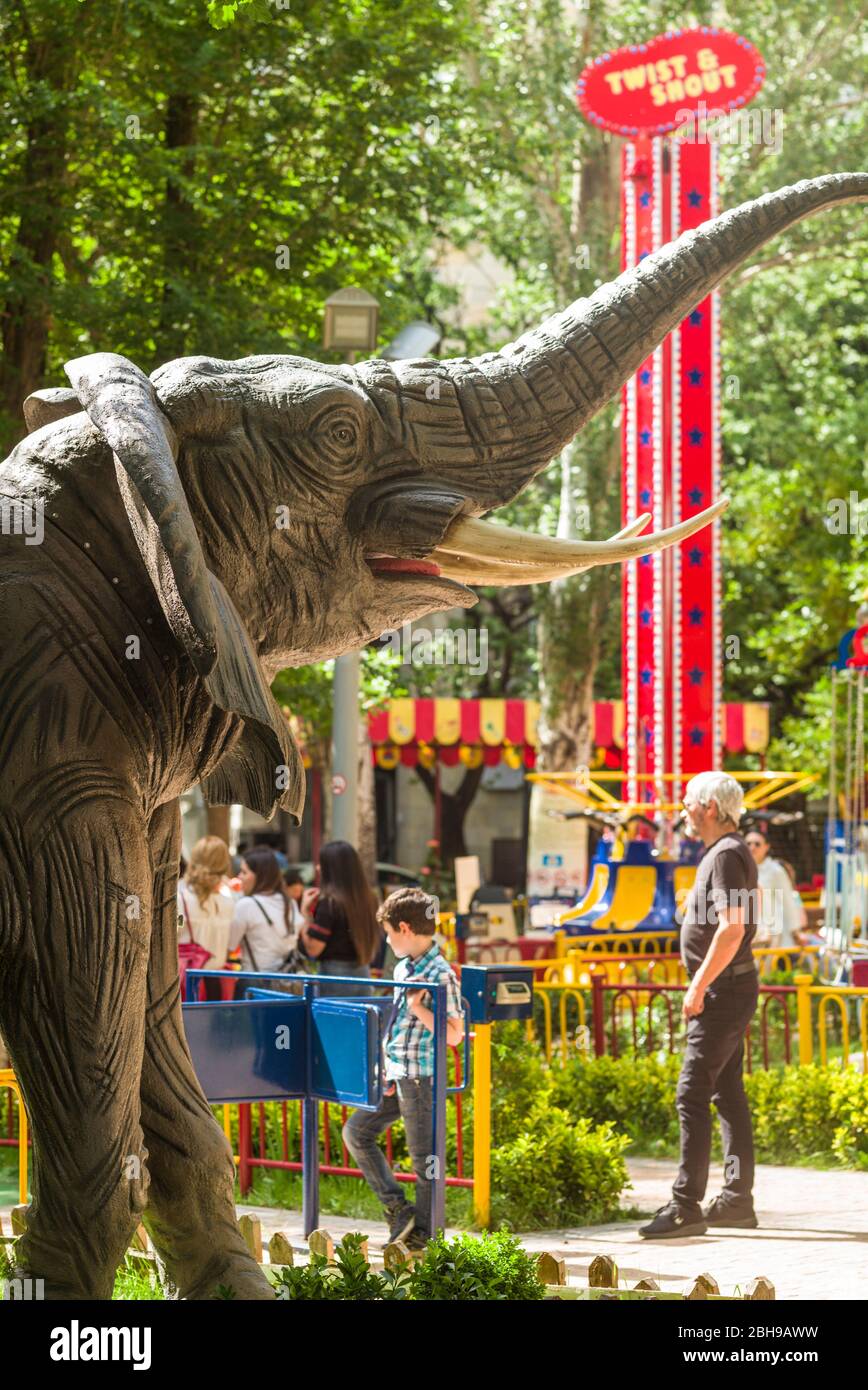 Armenia, Yerevan, Eritasardakan Park, giostre del parco divertimenti, non sono disponibili uscite Foto Stock