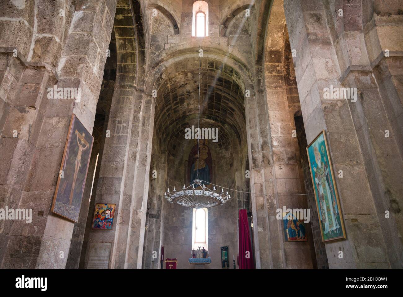 Armenia, Debed Canyon, Odzun, San Astvatsatsin chiesa del V secolo, il leggendario luogo di sepoltura per le fasce del Bambino Gesù Cristo, interno Foto Stock