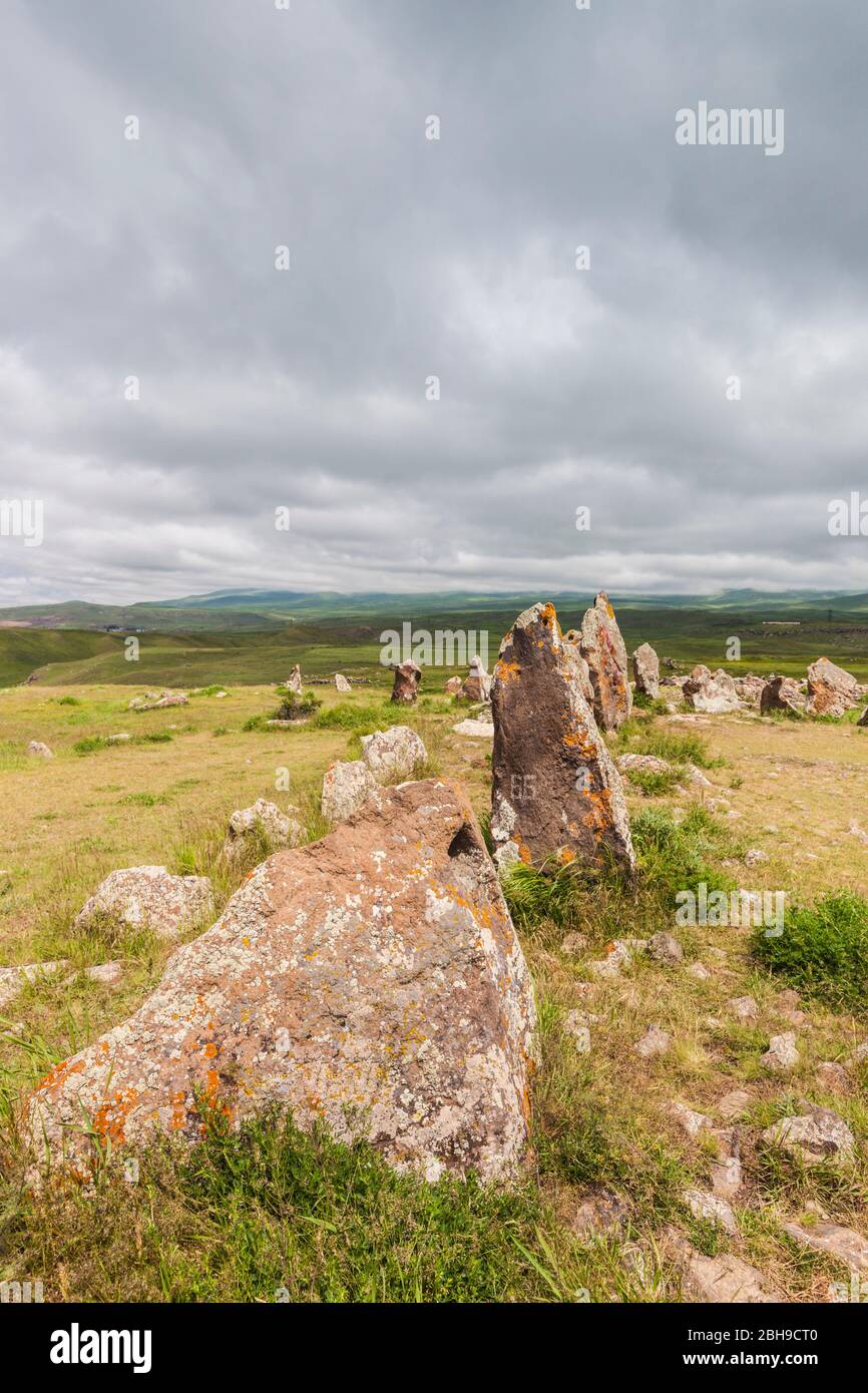 Armenia, Sisian, Zorats Karer, Carahunge, disposte pietre risalenti a 3000BC Foto Stock
