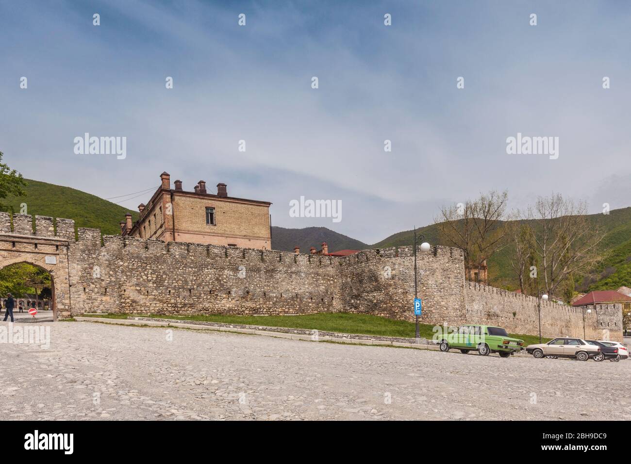 Azerbaigian, Sheki, Nukha Fortezza, muri esterni Foto Stock