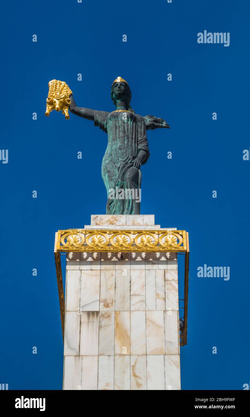 La Georgia, Batumi, piazza Europa, statua di Medea e il Vello d'Oro Foto Stock