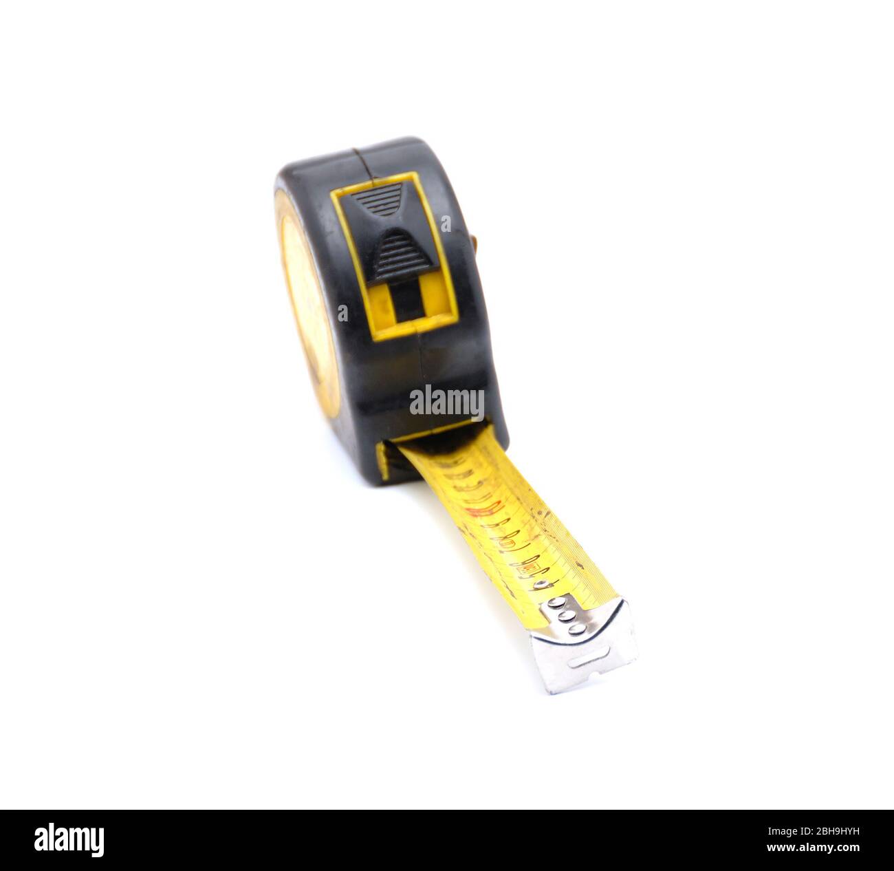 Raccolta di strumenti - vecchio arrugginito misura di nastro su sfondo bianco Foto Stock