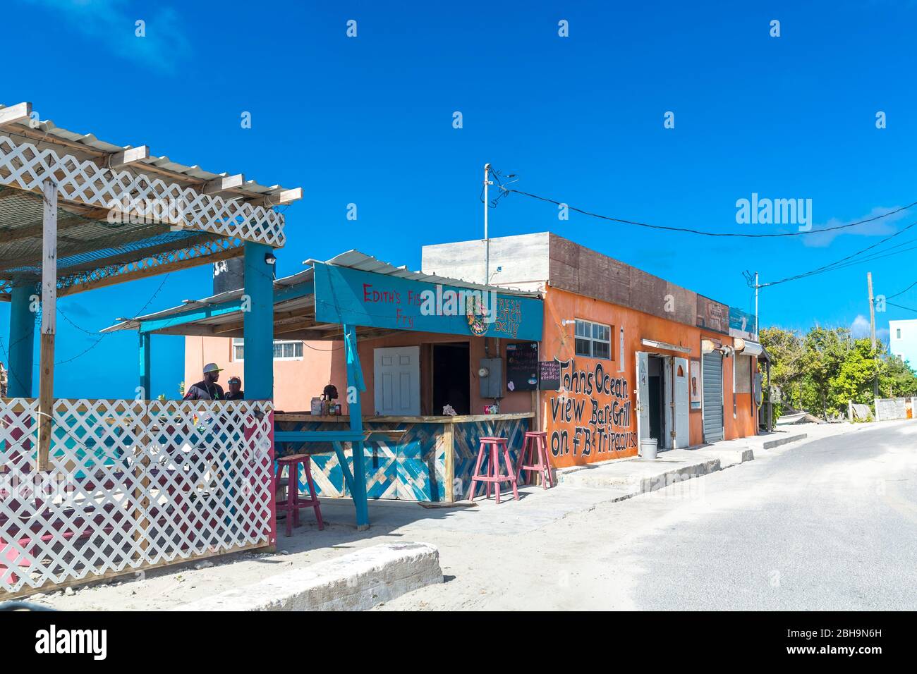 Bar e Ristorante, Downtown Street, Cockburn Town Center, Grand Turk Island, Turks and Caicos, America Centrale Foto Stock