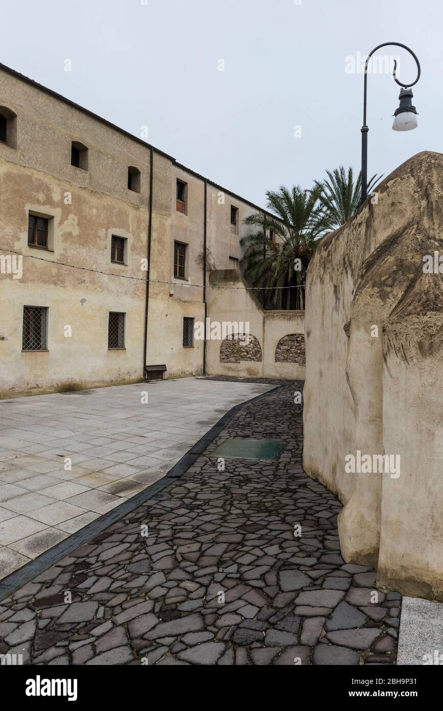 Italia, l'isola mediterranea della Sardegna, Oliena, il Museo Nazionale del costume, Frores de Oro, il convento dei Gesuiti Foto Stock